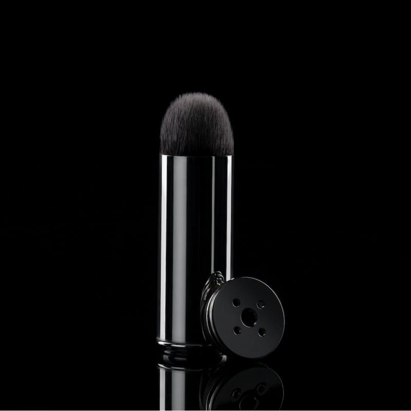 OneBlade_Travel_Brush_in_Case_2000x_1d603fd8-1d7a-4302-b34f-31594a79c1dd.jpg